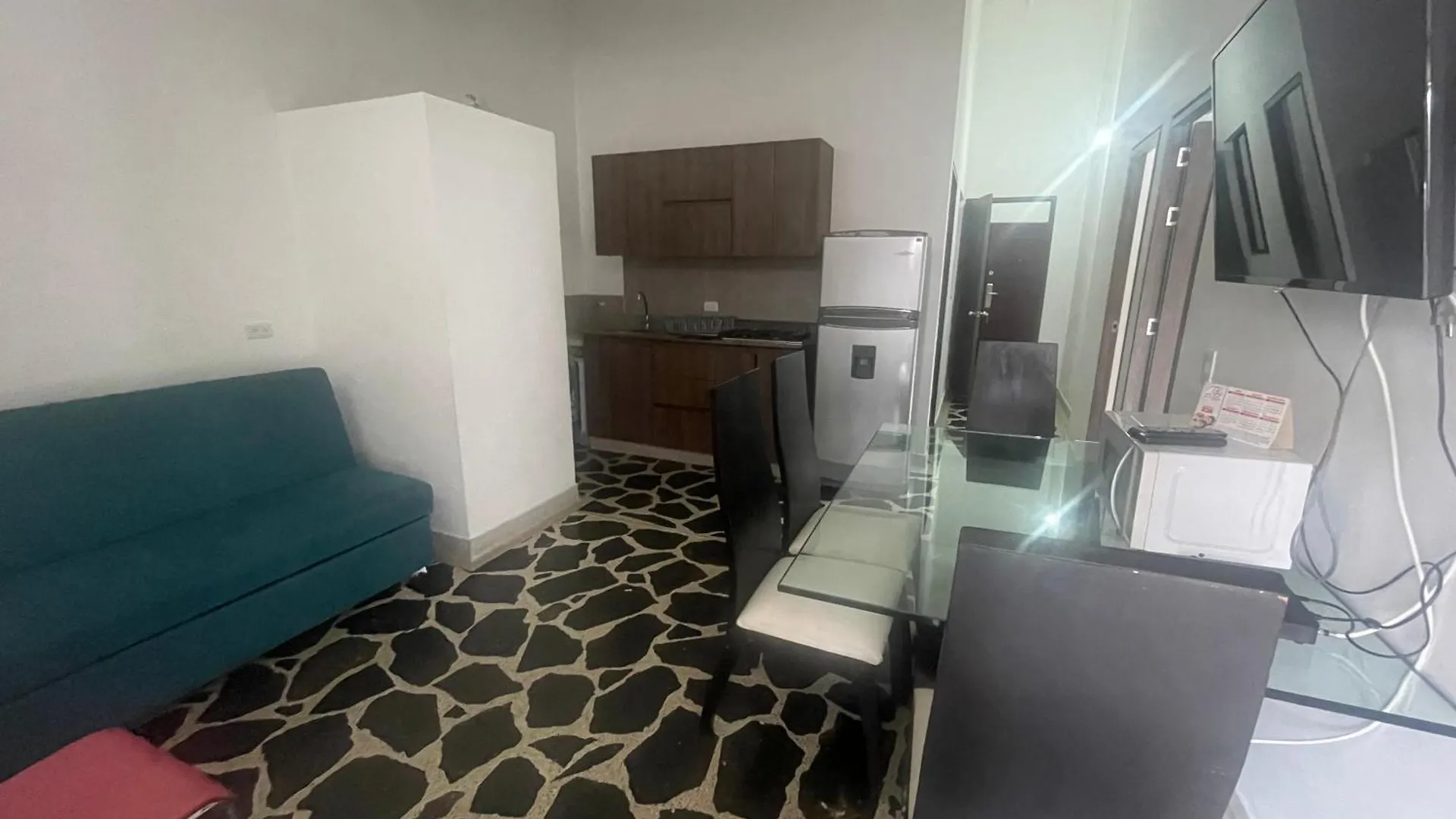 Apartamento Apartamento Amplio En Laureles, Excelente Ubicacion, 3 Alcobas 403 Medellín 0*,  Colombia