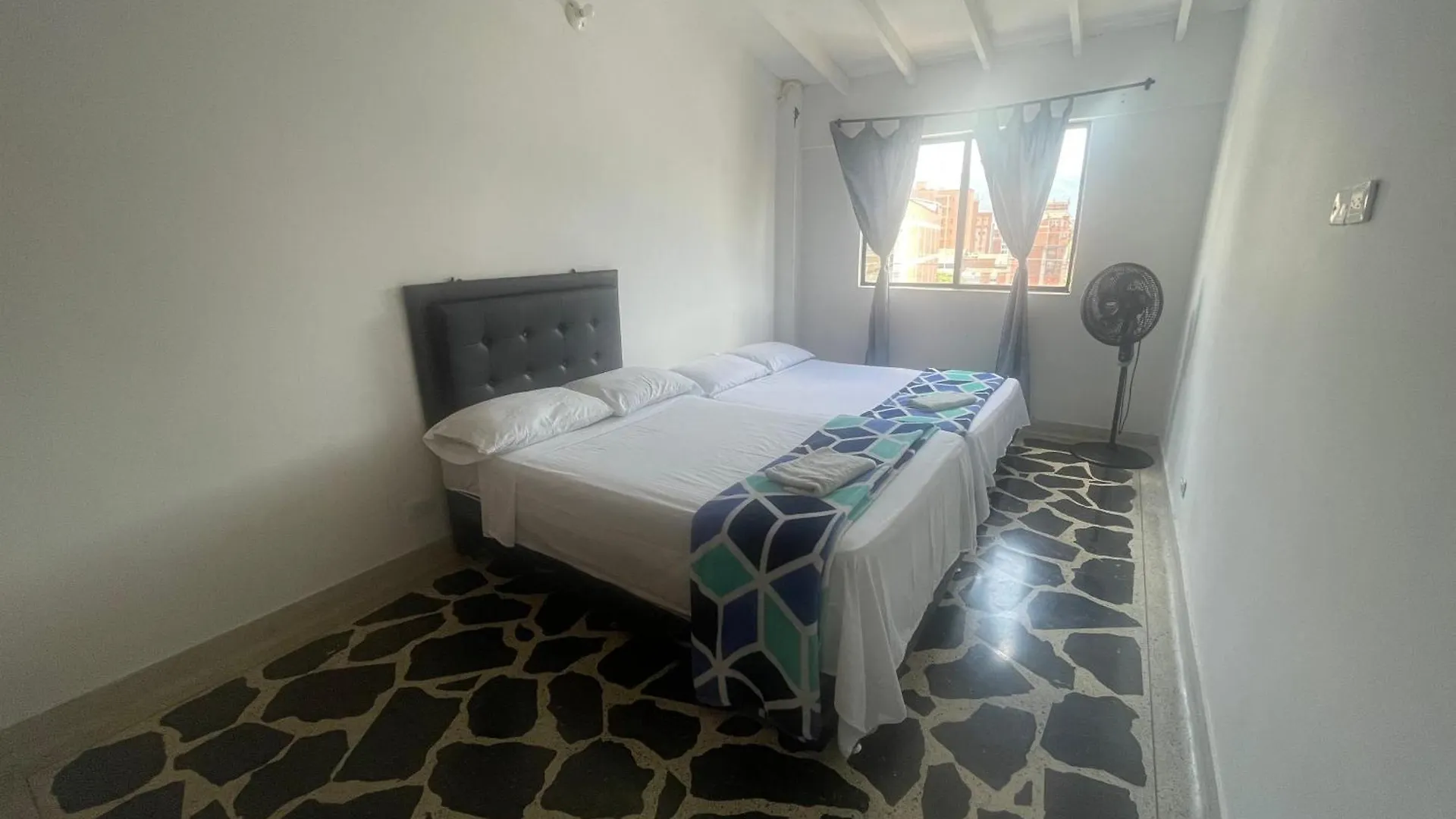 Apartamento Apartamento Amplio En Laureles, Excelente Ubicacion, 3 Alcobas 403 Medellín